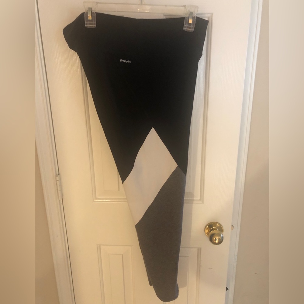 Athletic Works Women’s XL DriWorks 28” Full Length Stretch Leggings.